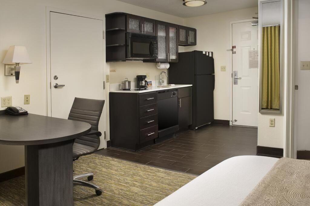 Candlewood Suites Belle Vernon By Ihg Exterior foto